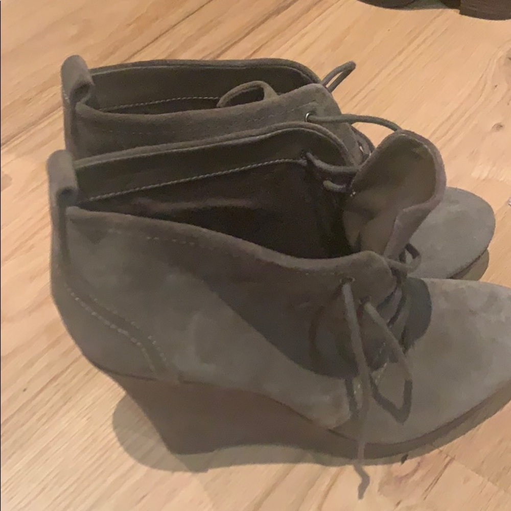 Jessica Simpson brown suede booties